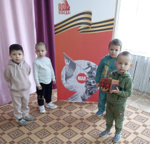 Поделка "Настоящий военный танк" Поделка "Настоящий военный танк".